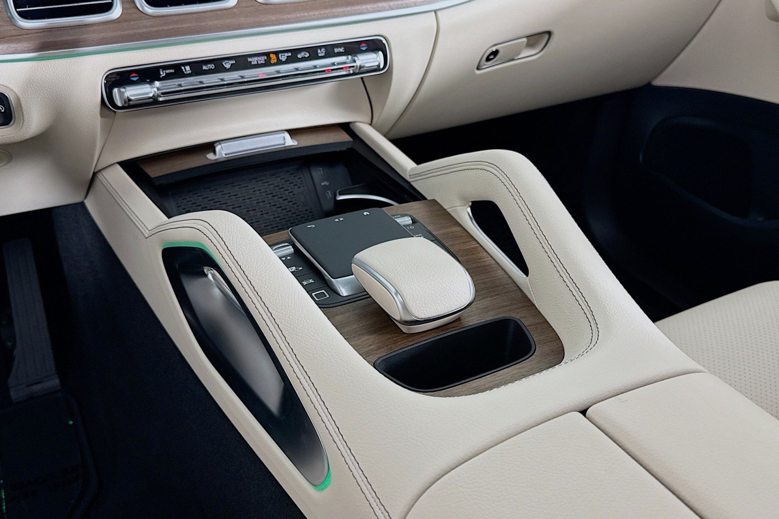 New 2026 MANUFAKTUR Moonlight White Metallic Mercedes-Benz GLE 350 SUV image 5
