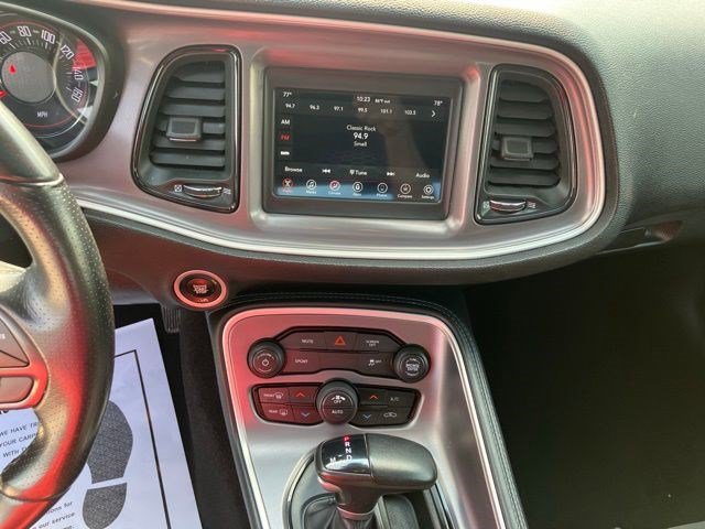 Used 2022 Triple Nickel Clearcoat Dodge SXT image 13