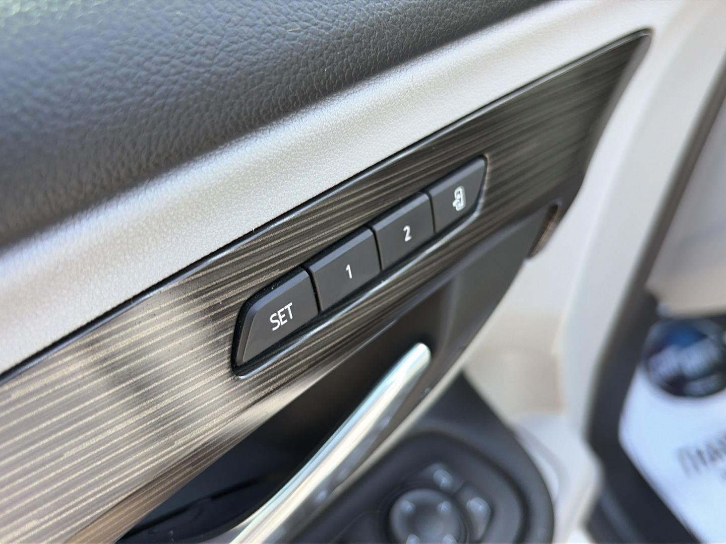Used 2022 SUMMIT WHITE GMC SLT image 15