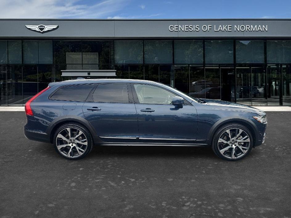 Used 2018 Denim Blue Metallic Volvo T6 AWD image 4