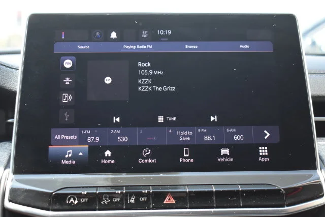 Used 2022 White Jeep Latitude image 27