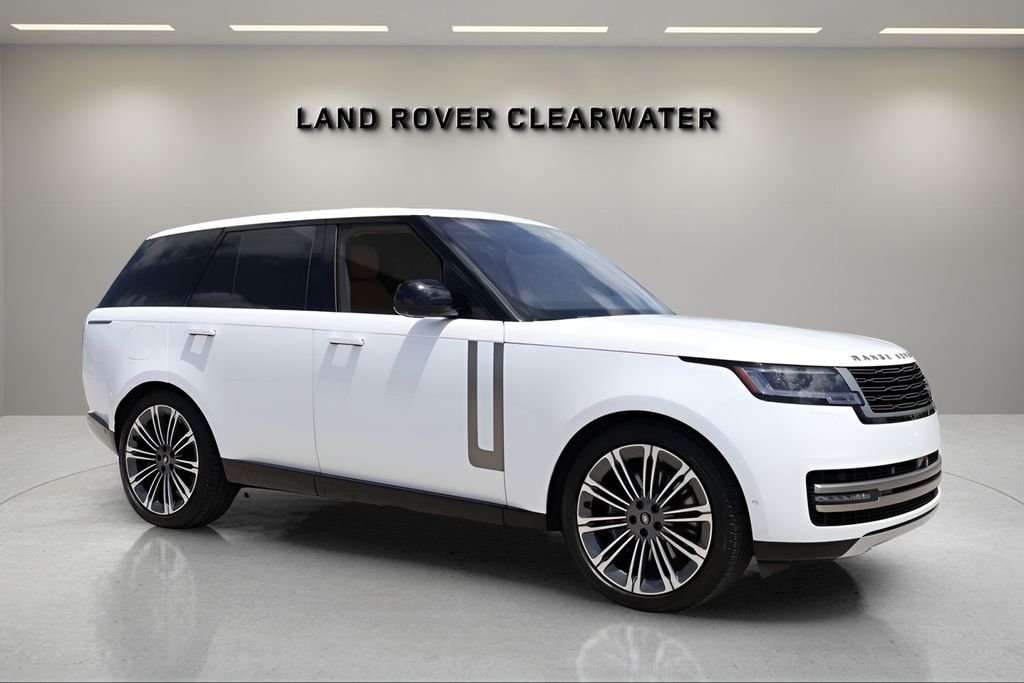 Used 2023 White Land Rover SE image 6