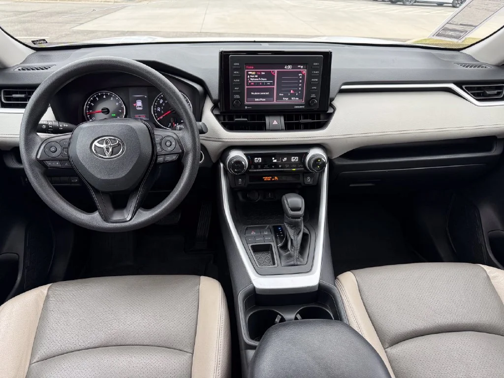 Used 2020 White Toyota XLE image 7