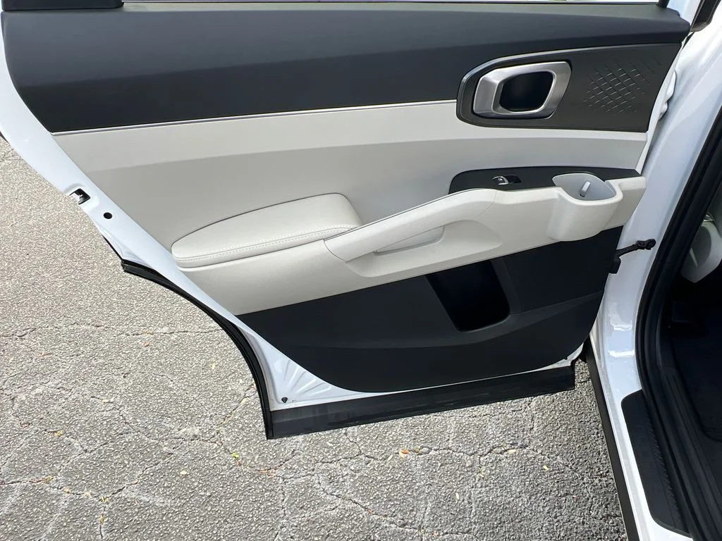 2025 Kia Sorento S - Photo 21