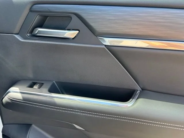 New 2026 Summit White GMC Elevation image 22