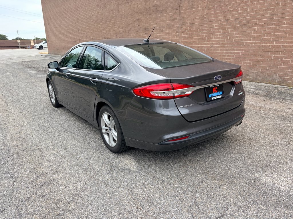 Used 2018 Magnetic Metallic Ford SE image 3