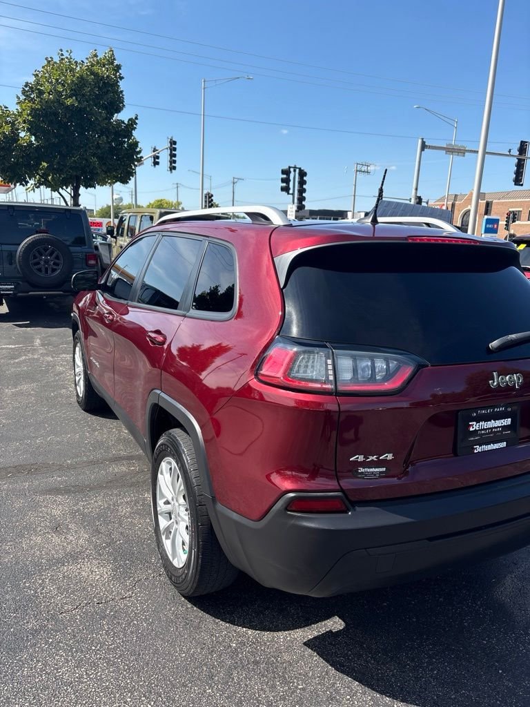 Used 2021 Velvet Jeep Latitude image 3