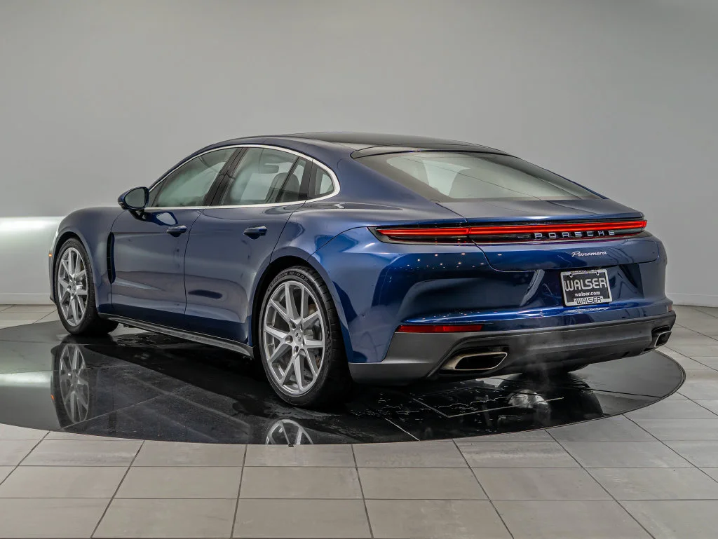 Used 2025 Gentian Blue Metallic Porsche  image 3