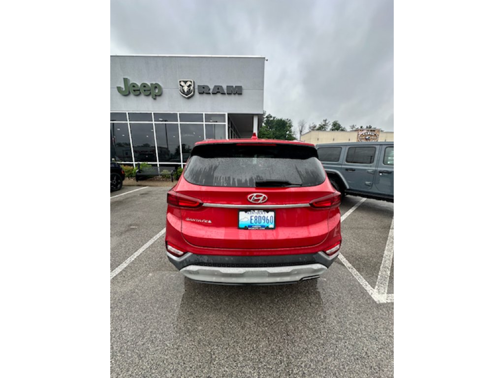 Used 2019 Scarlet Red Hyundai SE image 5