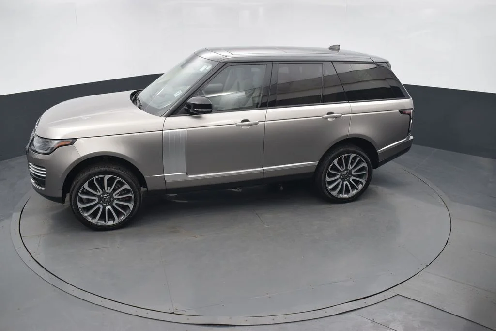 Used 2019 Silver Land Rover 5.0L V8 Supercharged Autobiography image 39