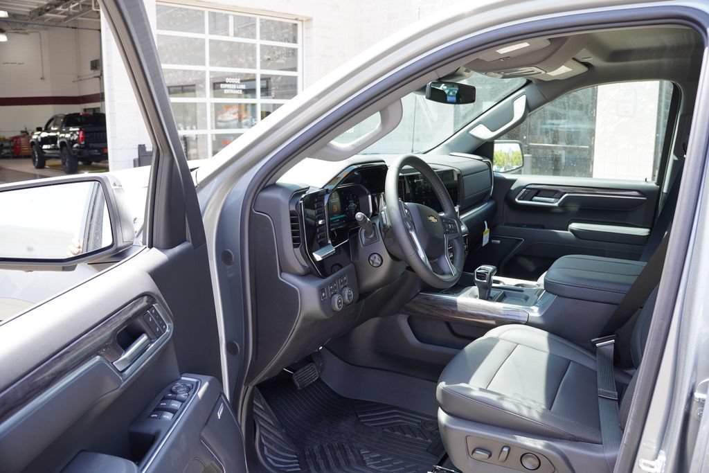 2026 Chevrolet Silverado 1500 LTZ - Photo 10