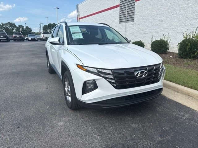 Used 2023 White Hyundai SEL image 1