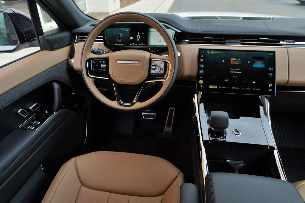 New 2026 Ostuni Pearl White Land Rover Dynamic SE image 17