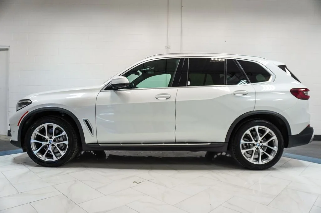 Used 2023 White BMW sDrive40i image 34