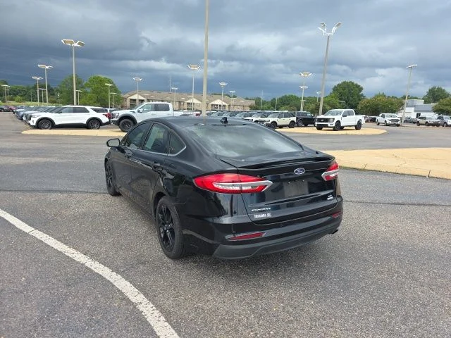 Used 2019 Black Ford SE image 5