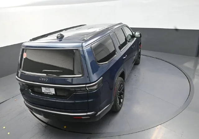 New 2026 Fathom Blue Pearl-Coat Exterior Paint Jeep Limited Reserve image 16