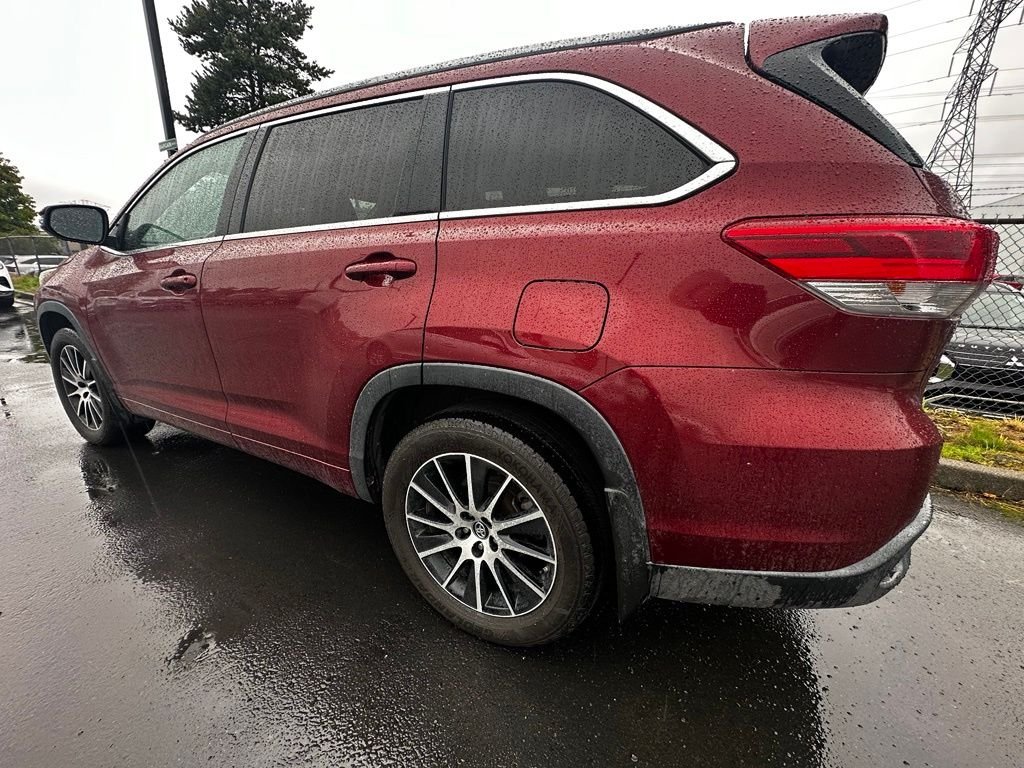 Used 2018 Red Toyota SE image 12