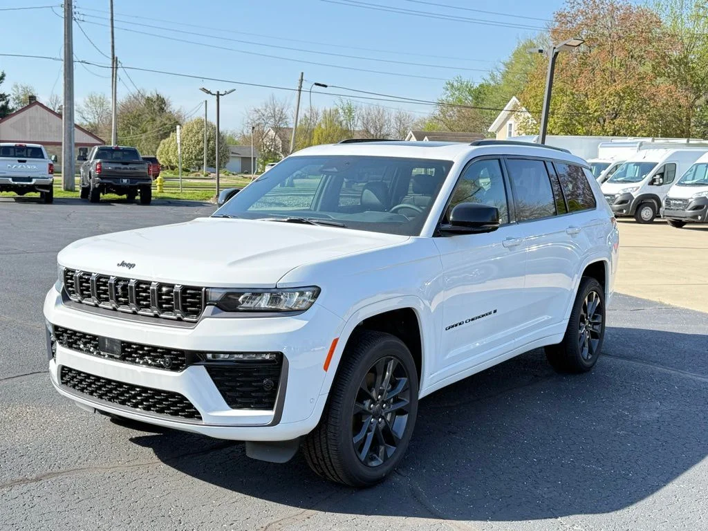 New 2026 Bright White Clear-Coat Exterior Paint Jeep Limited image 3