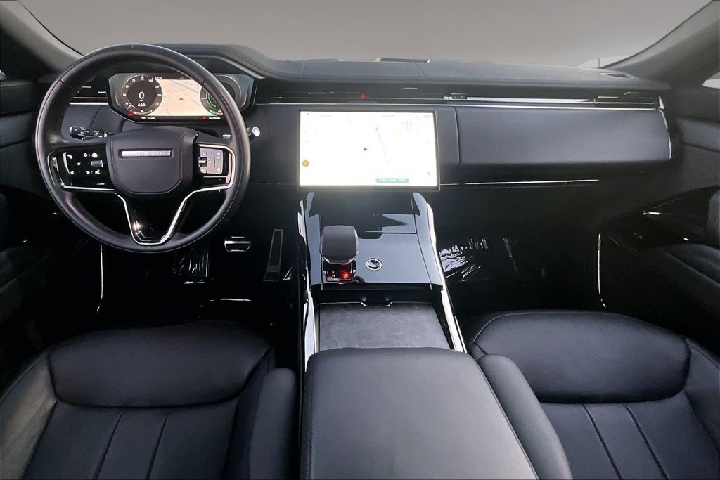 Certified Used 2025 British Racing Green SV Bespoke Ultra Met Gloss Land Rover Dynamic SE image 7