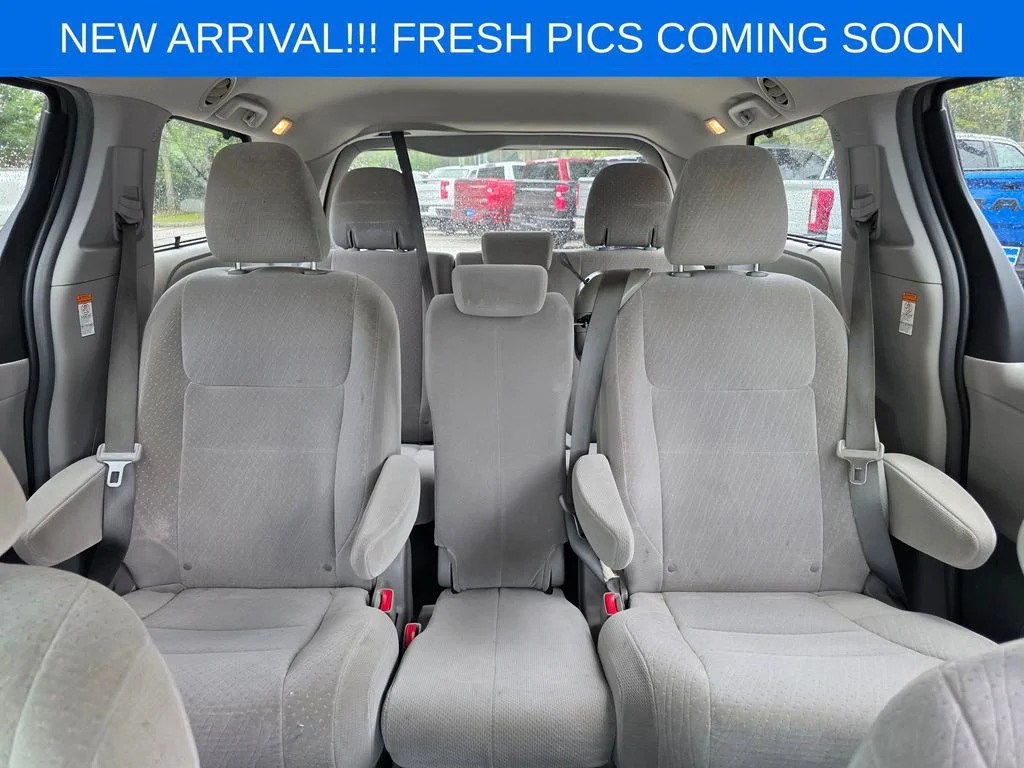 Used 2015 Gray Toyota LE 7 Passenger image 15
