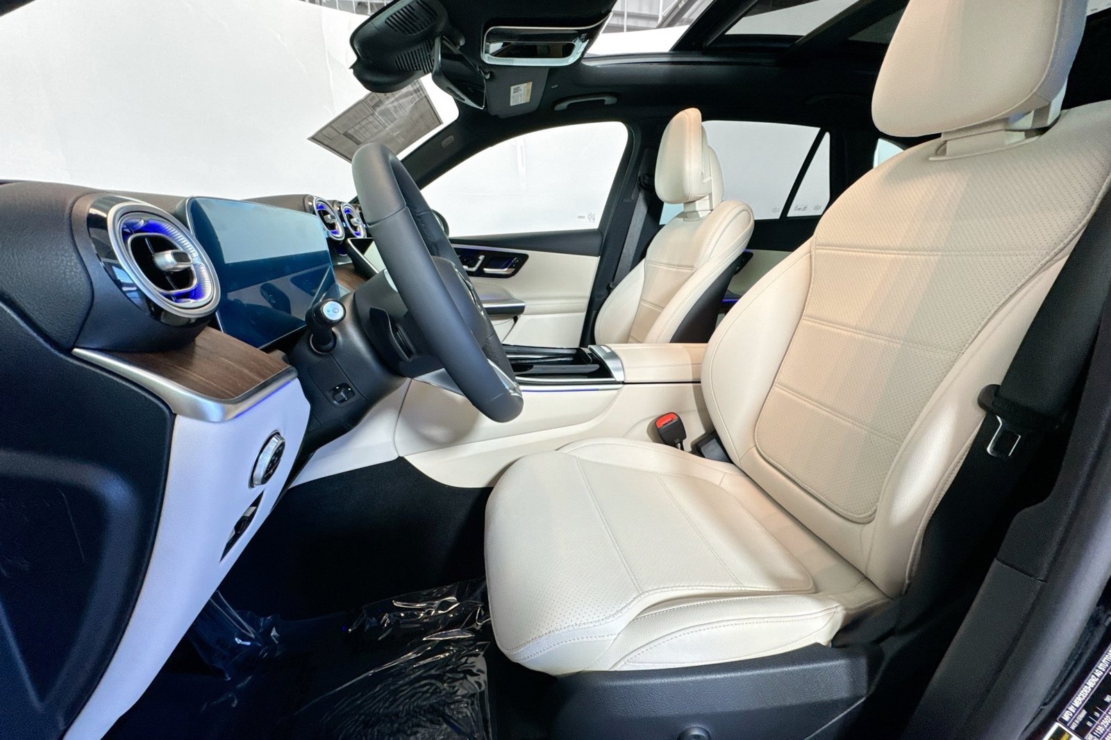 New 2026 Black Mercedes-Benz GLC 300 image 16