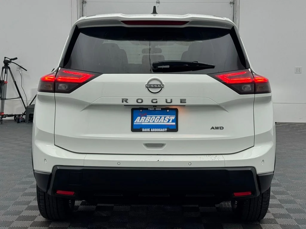 Used 2024 Glacier White Nissan S image 7