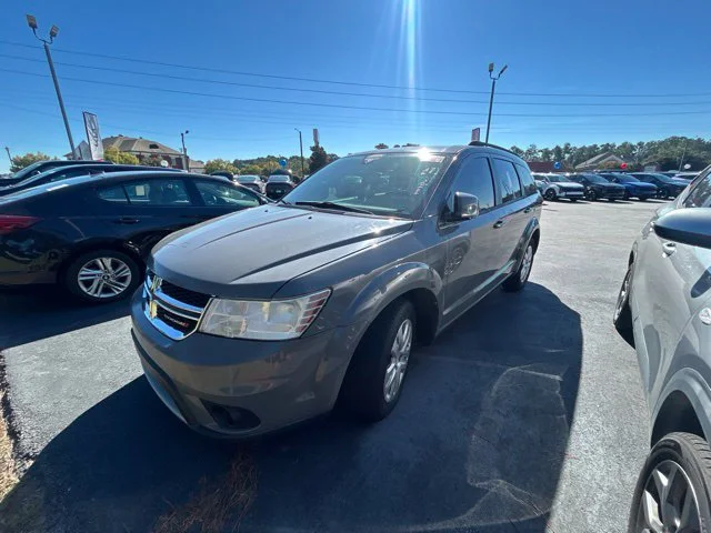 Used 2019 Gray Dodge SE image 3