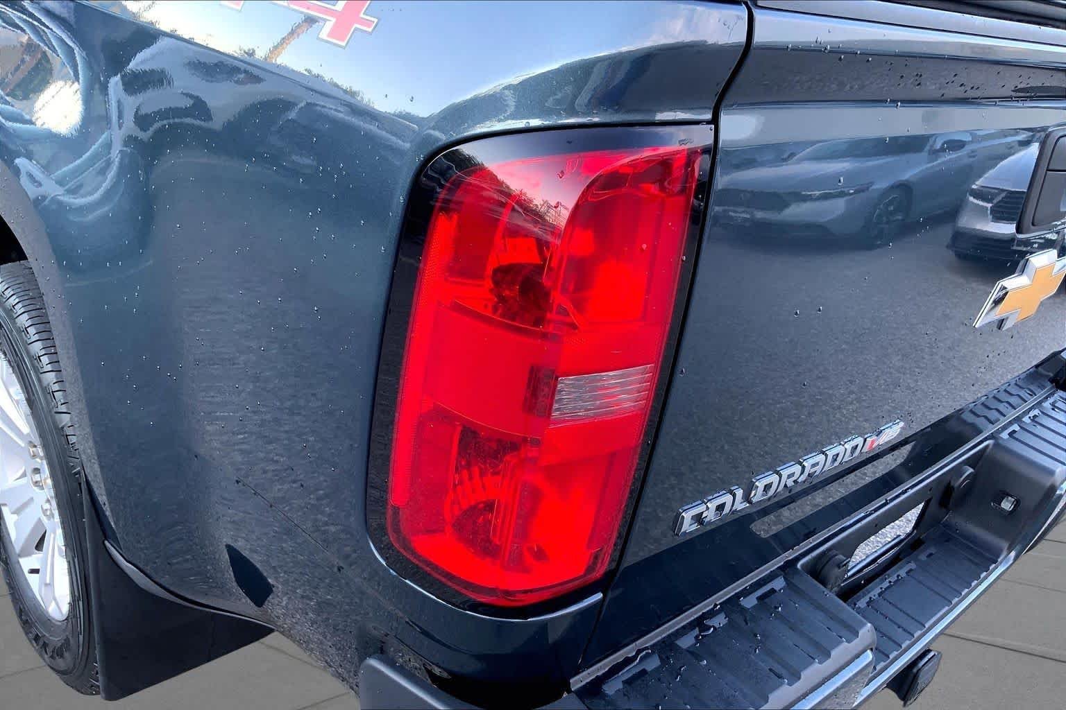 Used 2019 Shadow Gray Metallic Chevrolet 4WD LT image 28