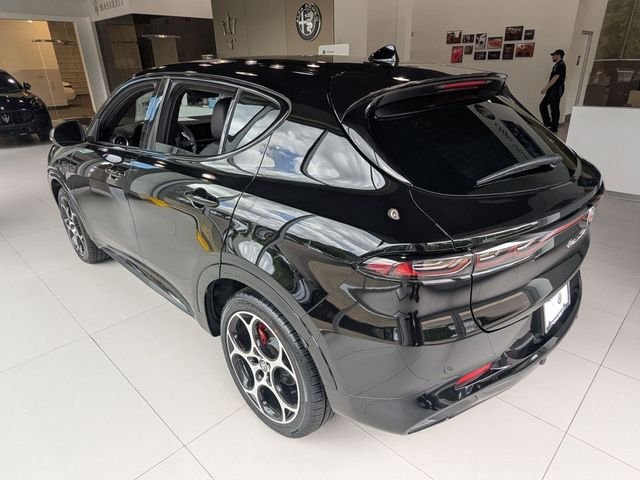New 2025 Alfa Black Exterior Paint Alfa Romeo Base image 3
