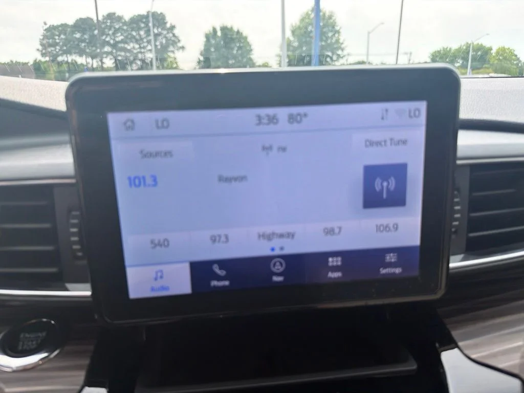 Used 2023 White Ford Limited image 25