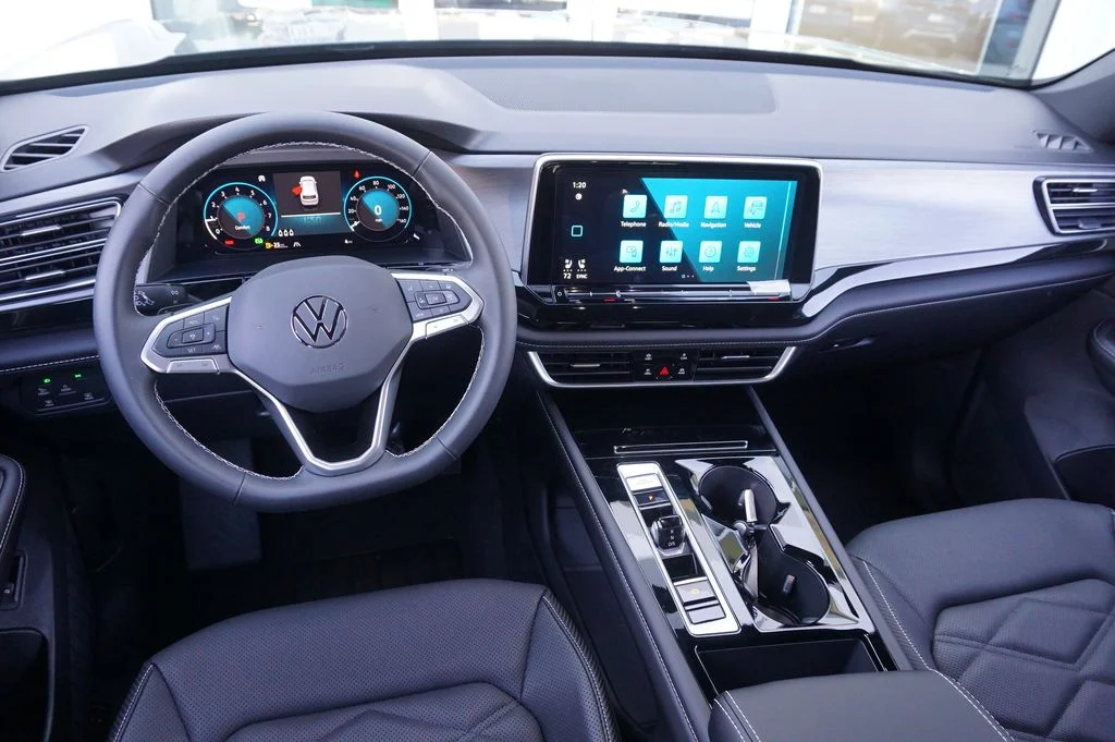 New 2026 Green Volkswagen 2.0T SE w/Technology image 13