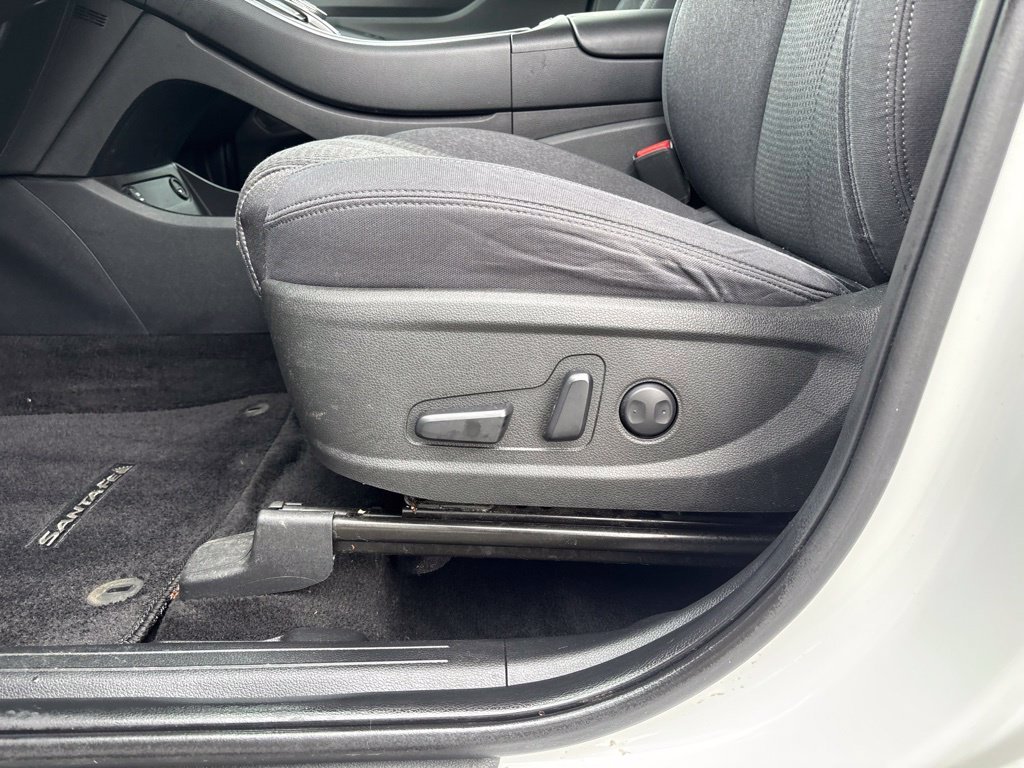 Used 2023 White Hyundai SEL image 9