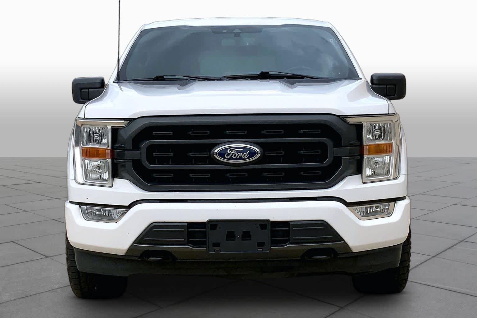Used 2021 Oxford White Ford XLT image 3