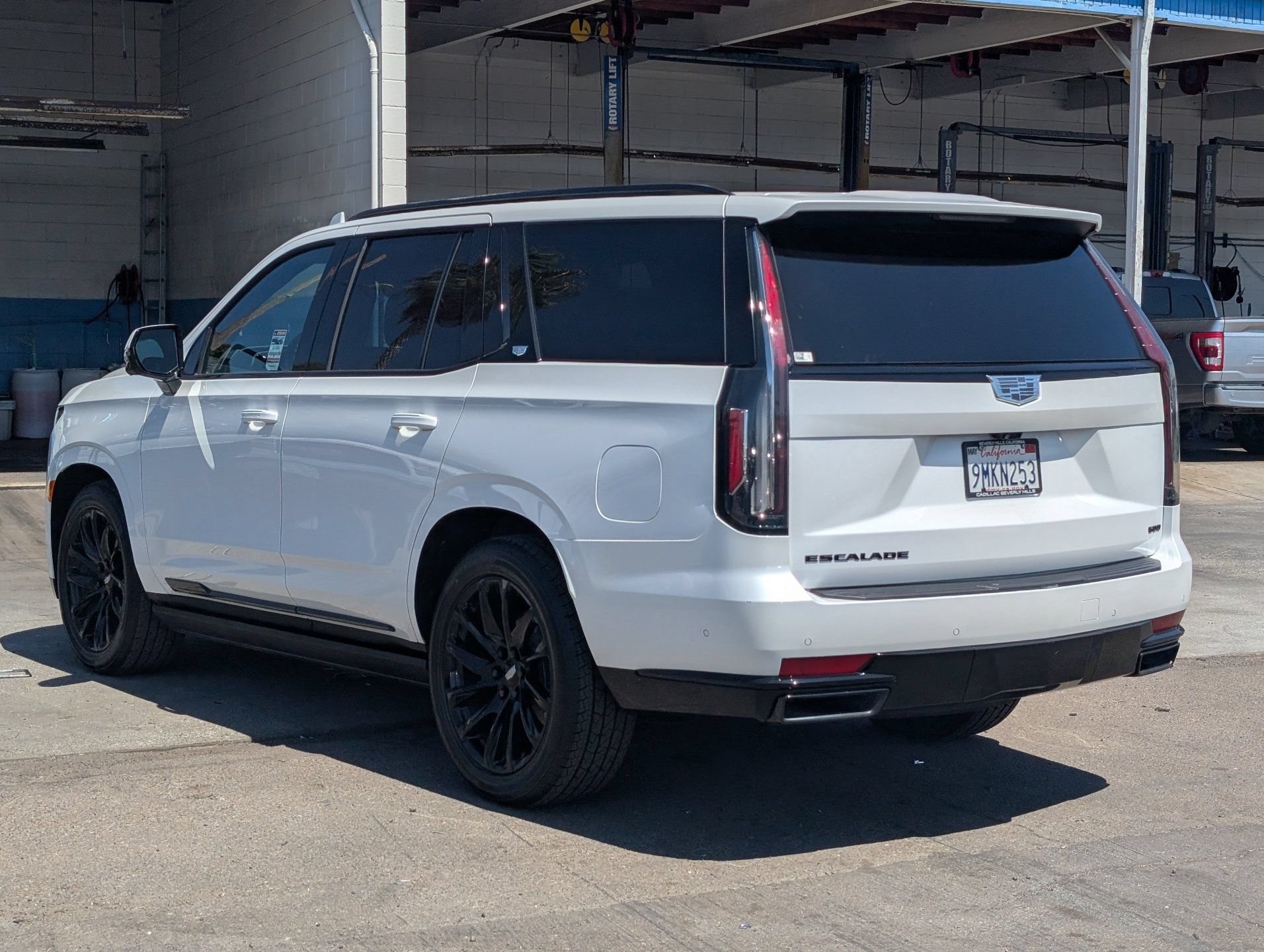 Used 2024 Crystal White Tricoat Cadillac Sport Platinum image 10