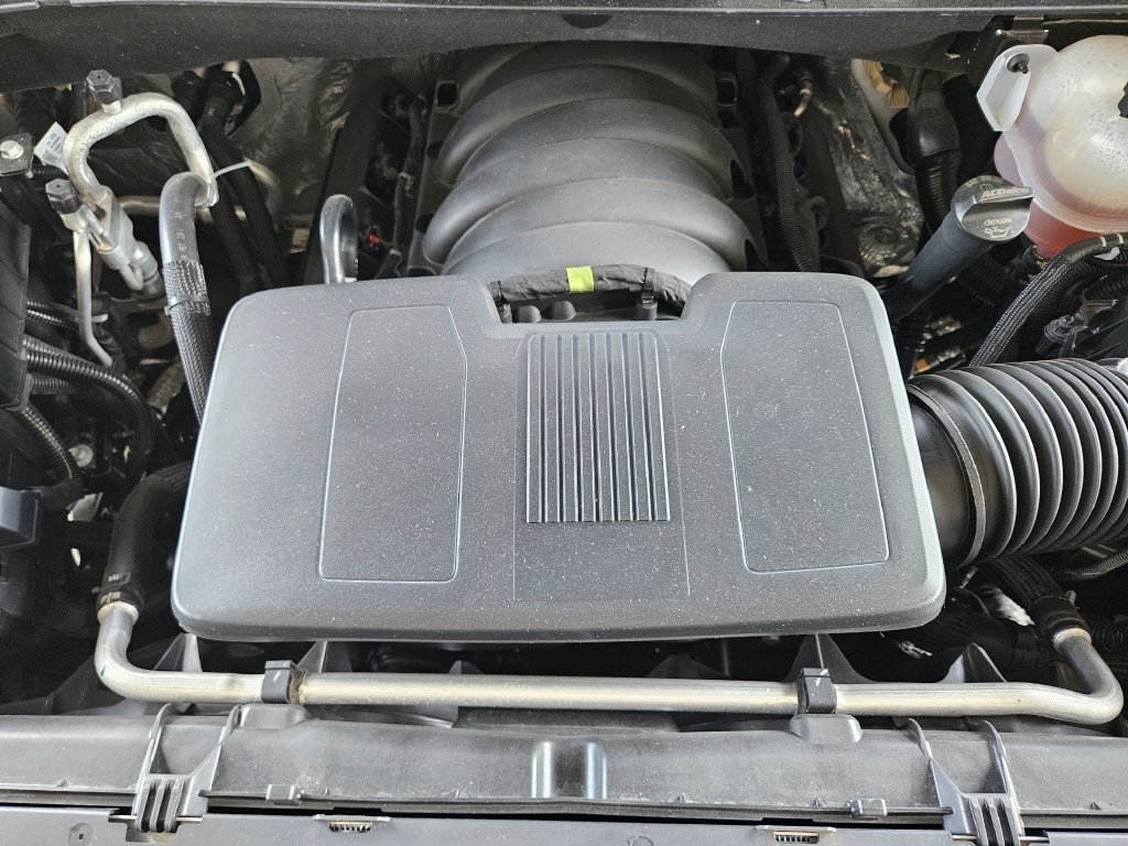 Used 2025 White GMC SLT image 31