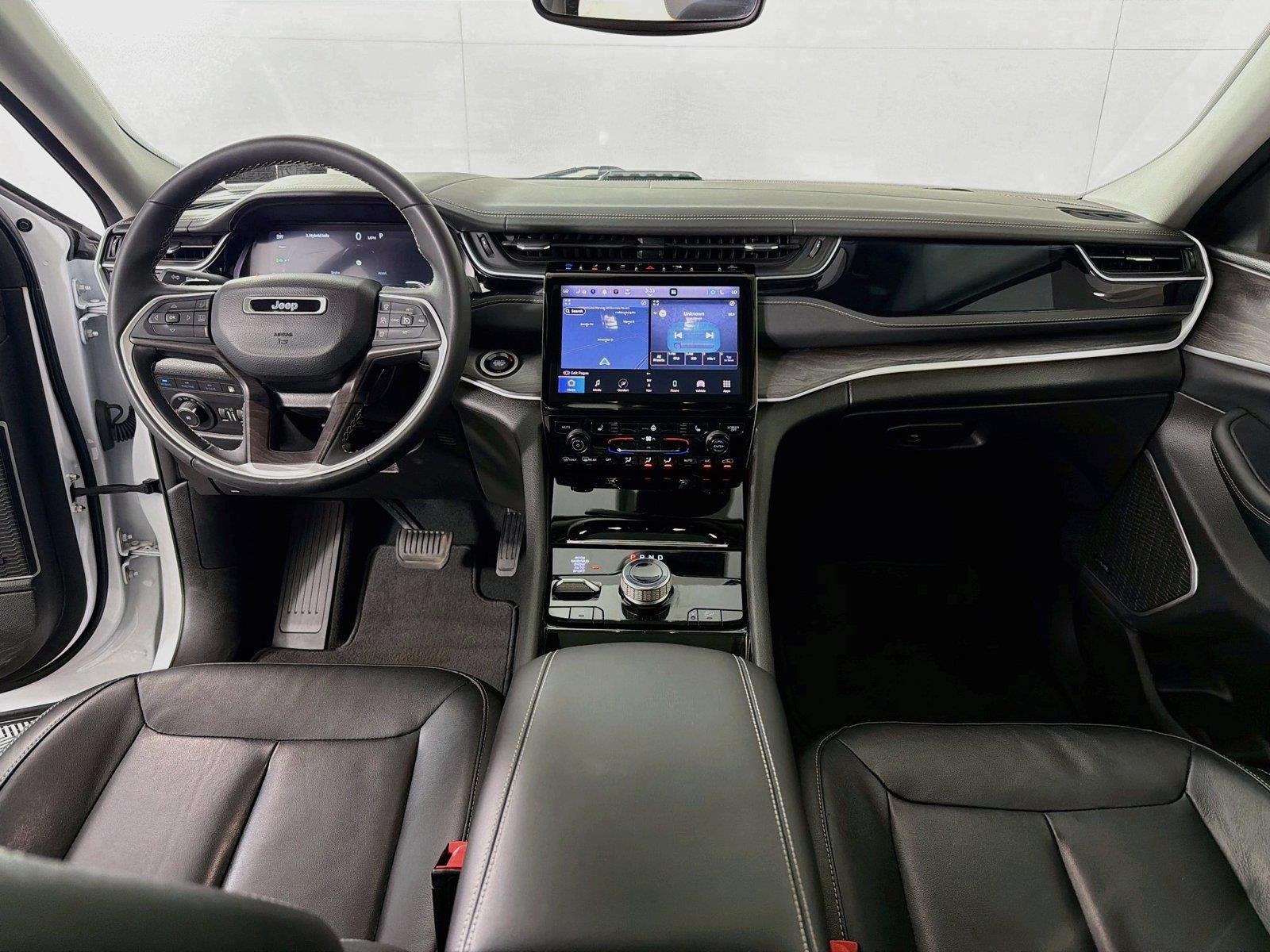 Used 2022 Bright White Clearcoat Jeep  image 27