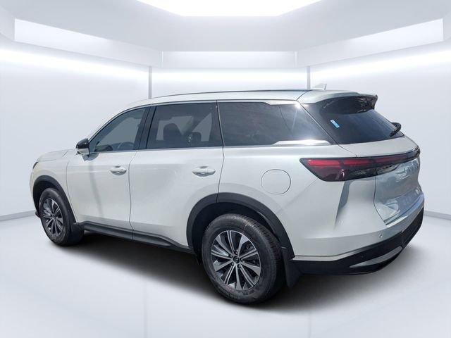 New 2027 RADIANT WHITE INFINITI Pure FWD image 5