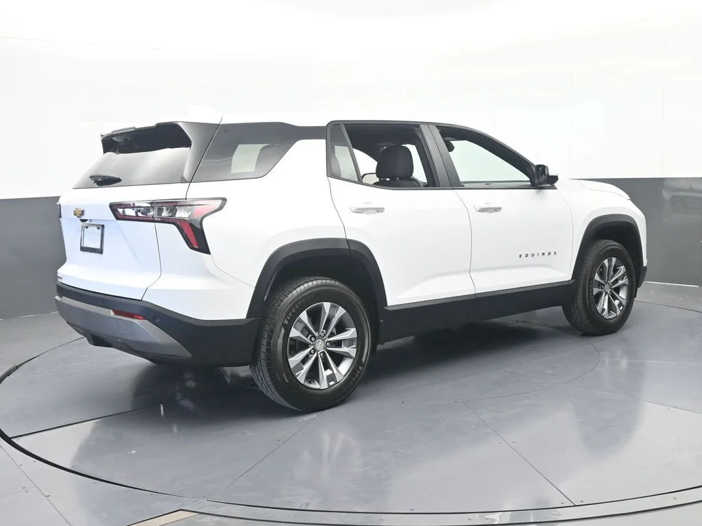 Used 2025 Summit White Chevrolet LT image 6