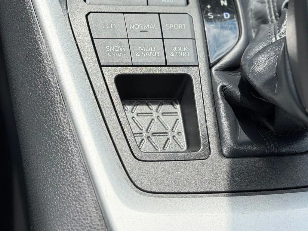 Used 2023 White Toyota XLE image 21
