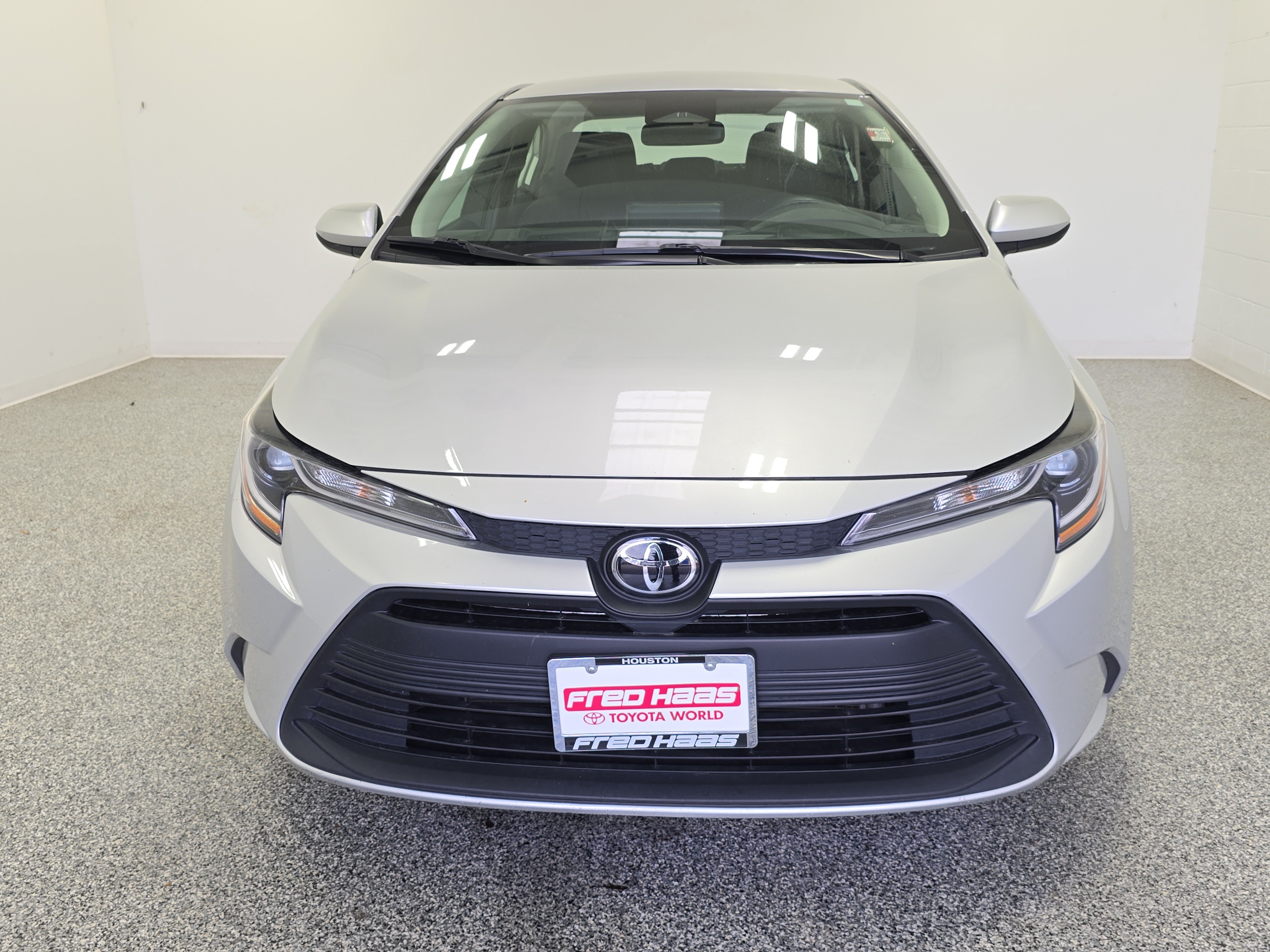 Used 2025 Classic Silver Metallic Toyota LE image 4