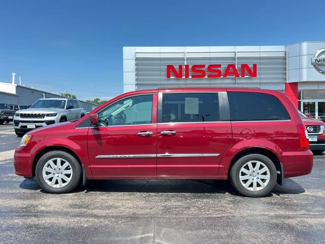 Used 2015 Chrysler Town & Country Touring with VIN 2C4RC1BG9FR578045 for sale in Dixon, IL