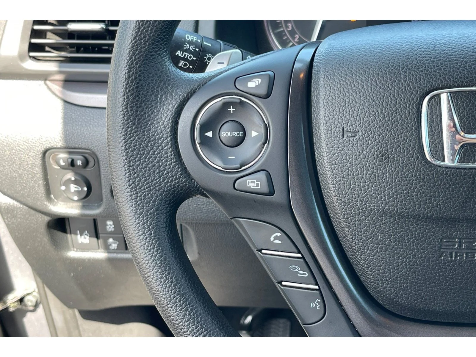 Used 2022 Lunar Silver Metallic Honda Sport image 33