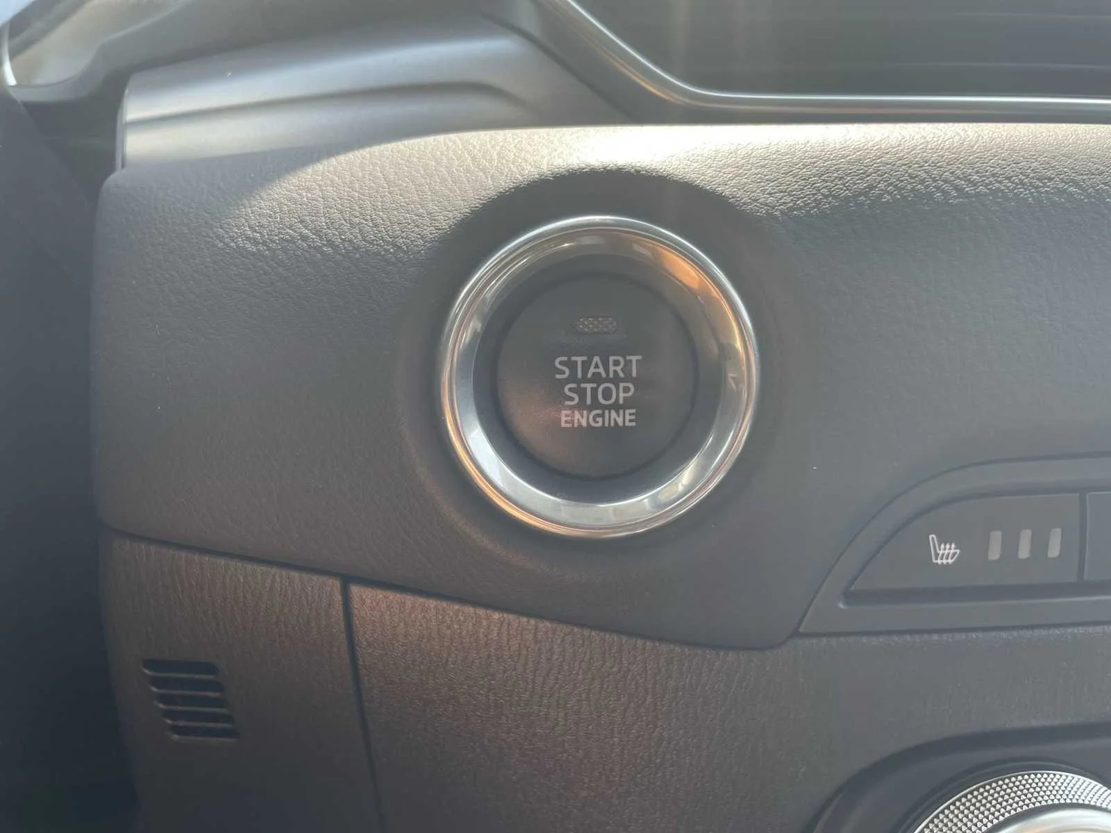 Used 2019  Mazda Touring image 17