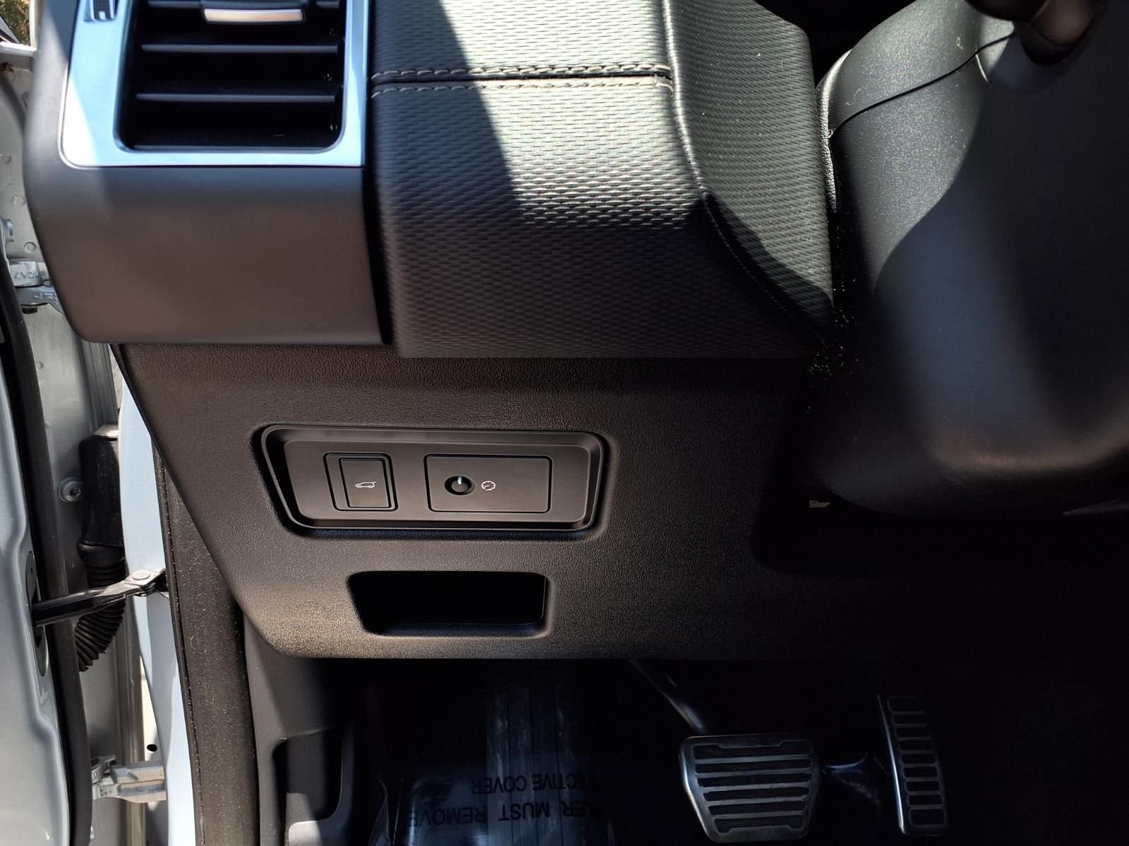 Used 2022  Land Rover S R-Dynamic image 14