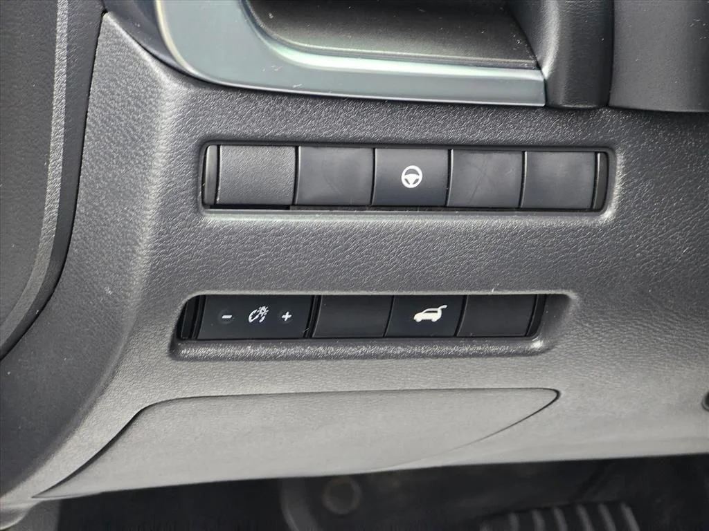 Used 2023 Gray Nissan SV image 9