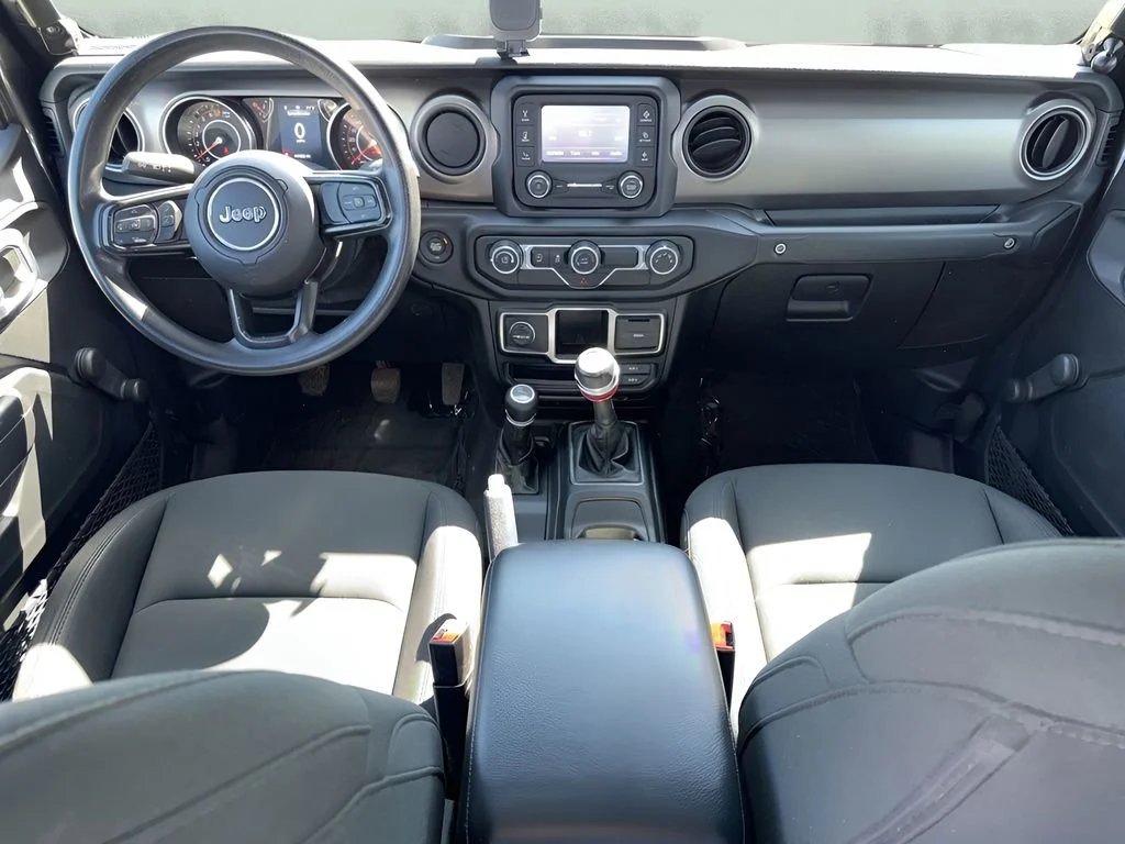 Used 2020  Jeep Sport image 12