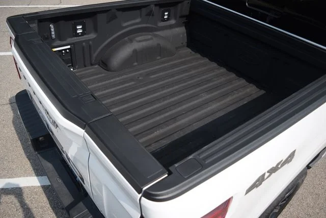 Used 2025 White Ford Platinum image 27