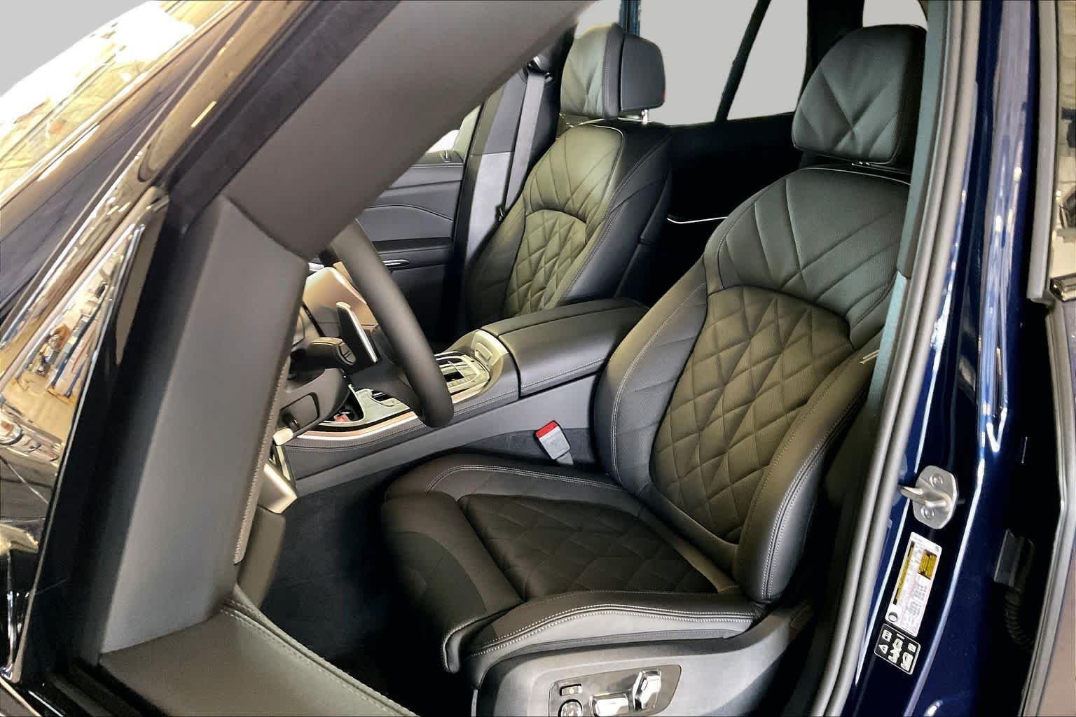 New 2026 Tanzanite Blue II Metallic BMW xDrive40i image 9