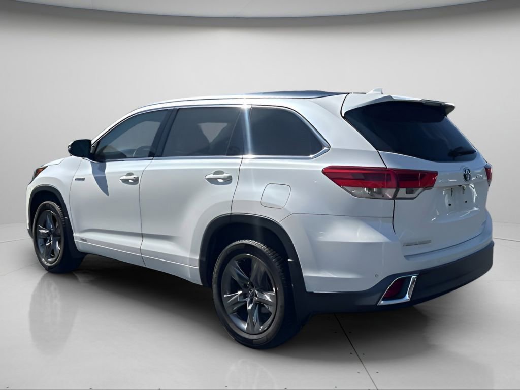 Used 2017 Blizzard Pearl Toyota Limited Platinum image 6