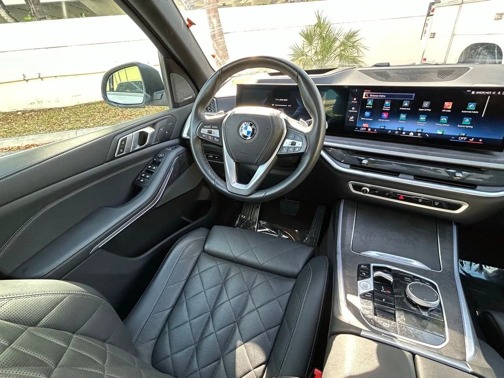 Used 2025 White BMW xDrive40i image 9
